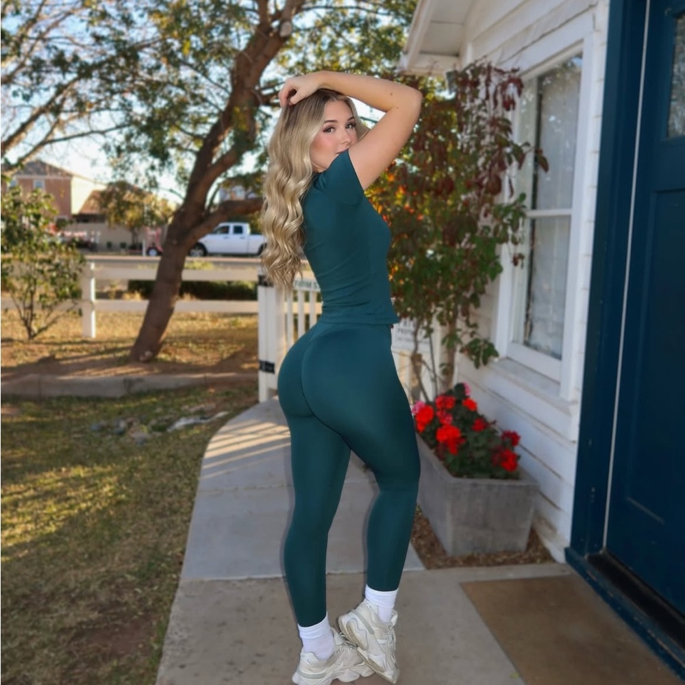 PARAGON Teal High-Waist Leggings and Short Sleeve Top Set